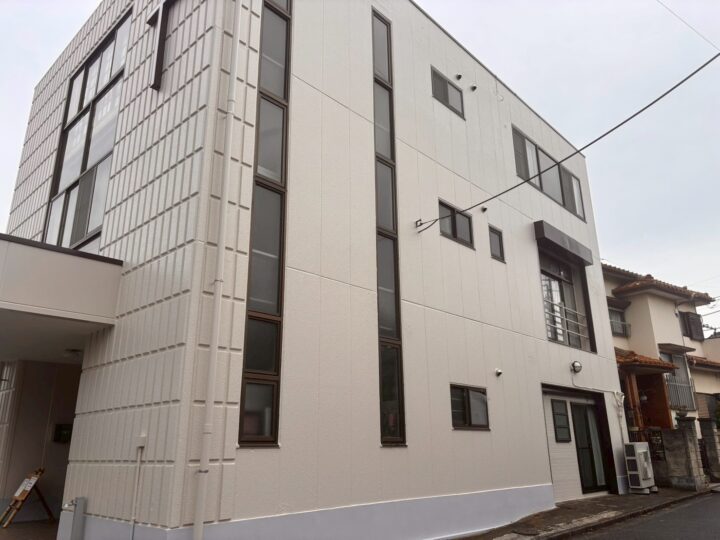 埼玉県入間市　教会外壁・屋根防水塗装工事　屋上ハッチ交換工事の画像